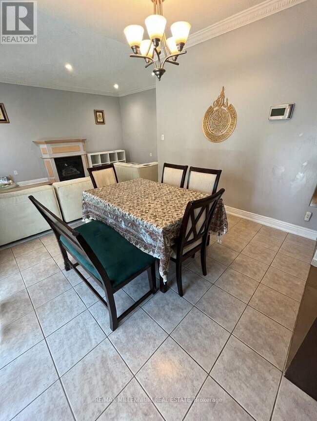 Photo du bâtiment - 3891 Bloomington Crescent