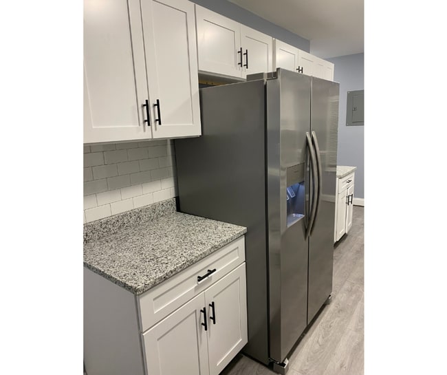 Building Photo - 6504 Armstrong Ave