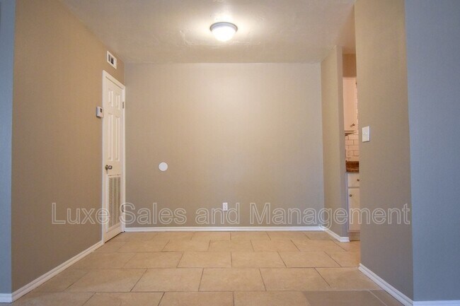 Building Photo - 6010 Northwest Expy