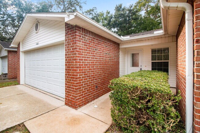 Building Photo - 1002 Cotton Tree Ct
