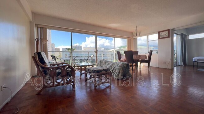 Building Photo - 1645 Ala Wai Blvd