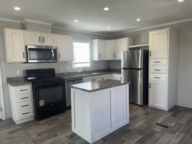 Foto del edificio - 38041 Chilver Ave