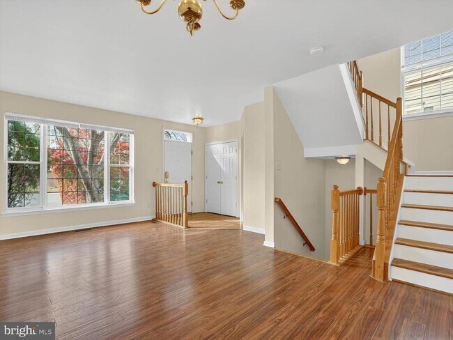 Foto del edificio - 3844 Koval Ln