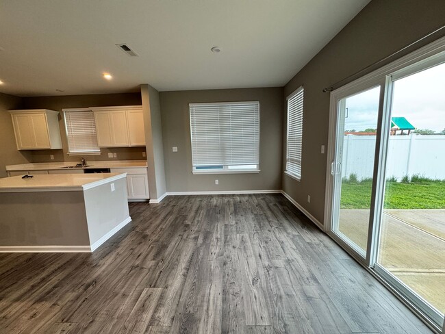 Building Photo - 2933 Creekridge Ct