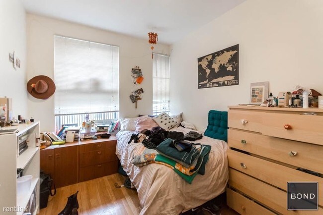 Building Photo - 4 br, 4 bath Apartment - 291 E 3rd St