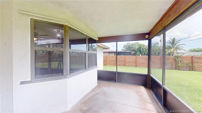 Foto del edificio - 2881 SE Nance St