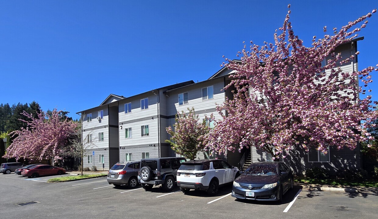 Foto principal - Pioneer Village Apartments