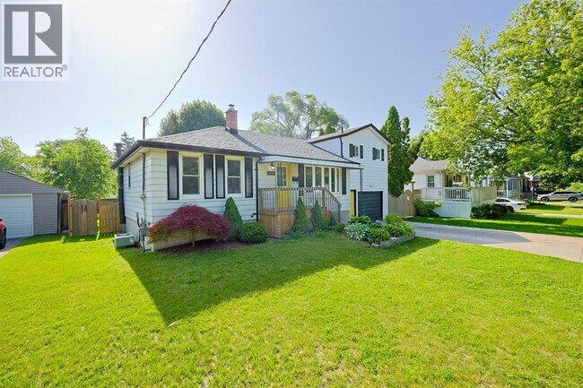 Photo du bâtiment - 898 Grandview Ave