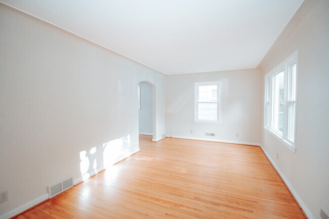 Building Photo - 3518 Almeda Dr