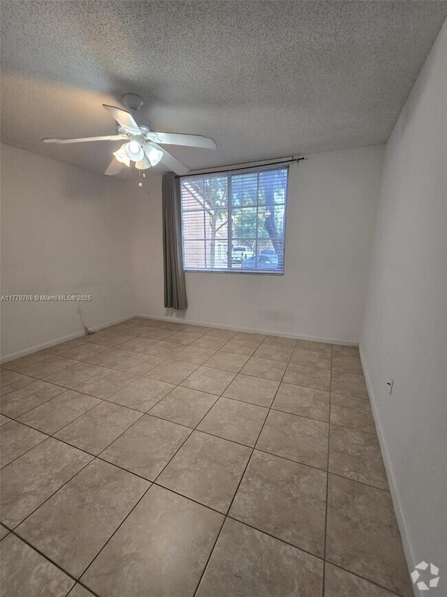 Building Photo - 4832 N State Rd 7