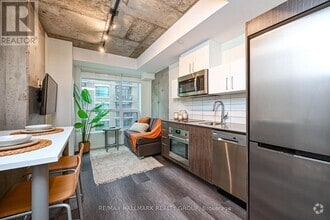 Building Photo - 211-1211 Besserer St
