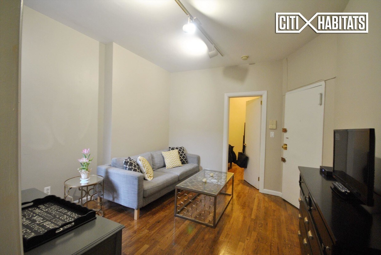 Foto principal - 507 E 81st St