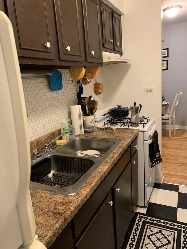 Foto del edificio - 541 W Oakdale Ave