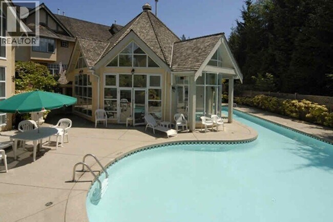 Photo du bâtiment - 5880 Hampton Pl