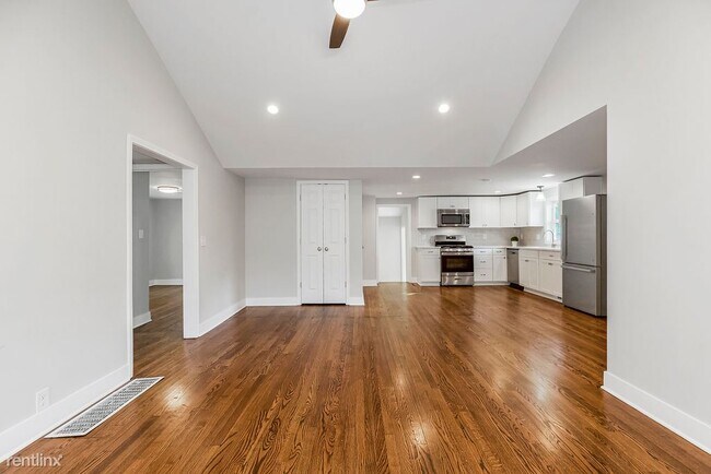 Building Photo - 3 br, 2 bath House - 6002 West 55th Street