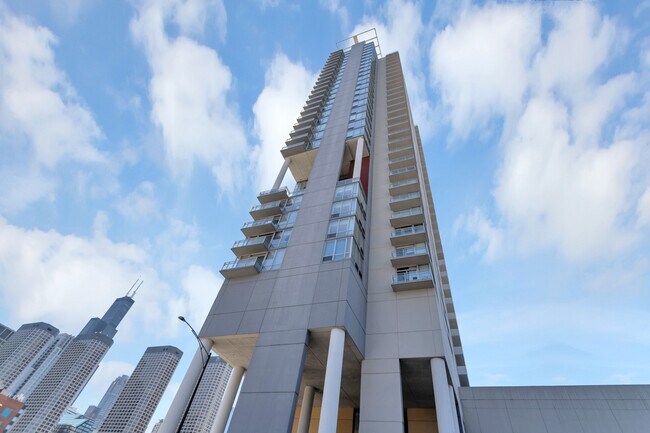 Foto del edificio - 737 W Washington Blvd