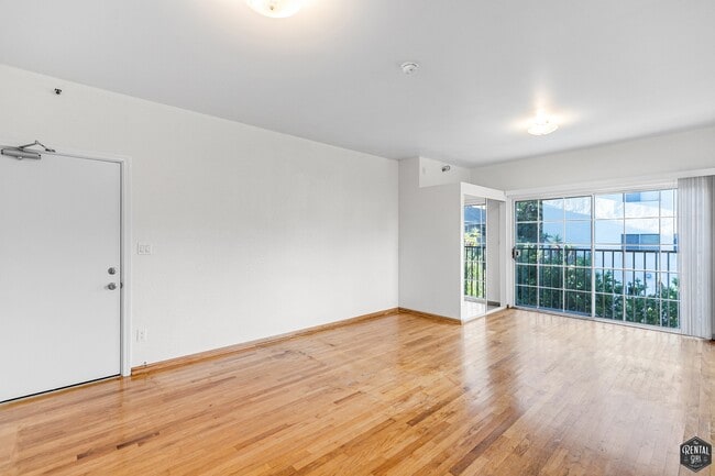 Building Photo - 26 Breeze Ave