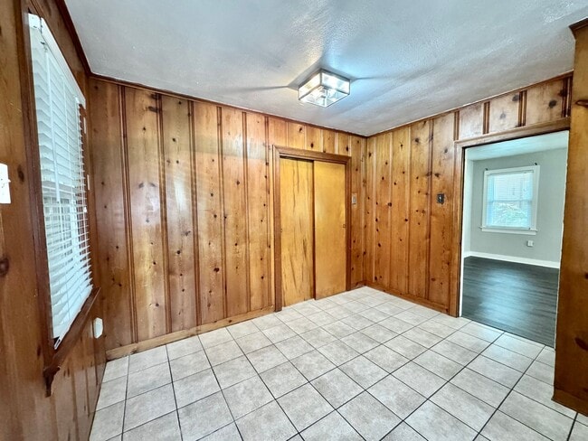 Building Photo - 2428 Orpine Ave
