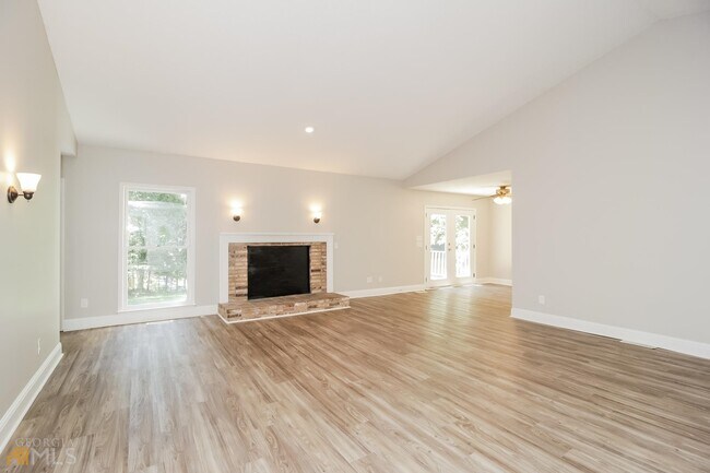 Building Photo - 145 Swan Dr