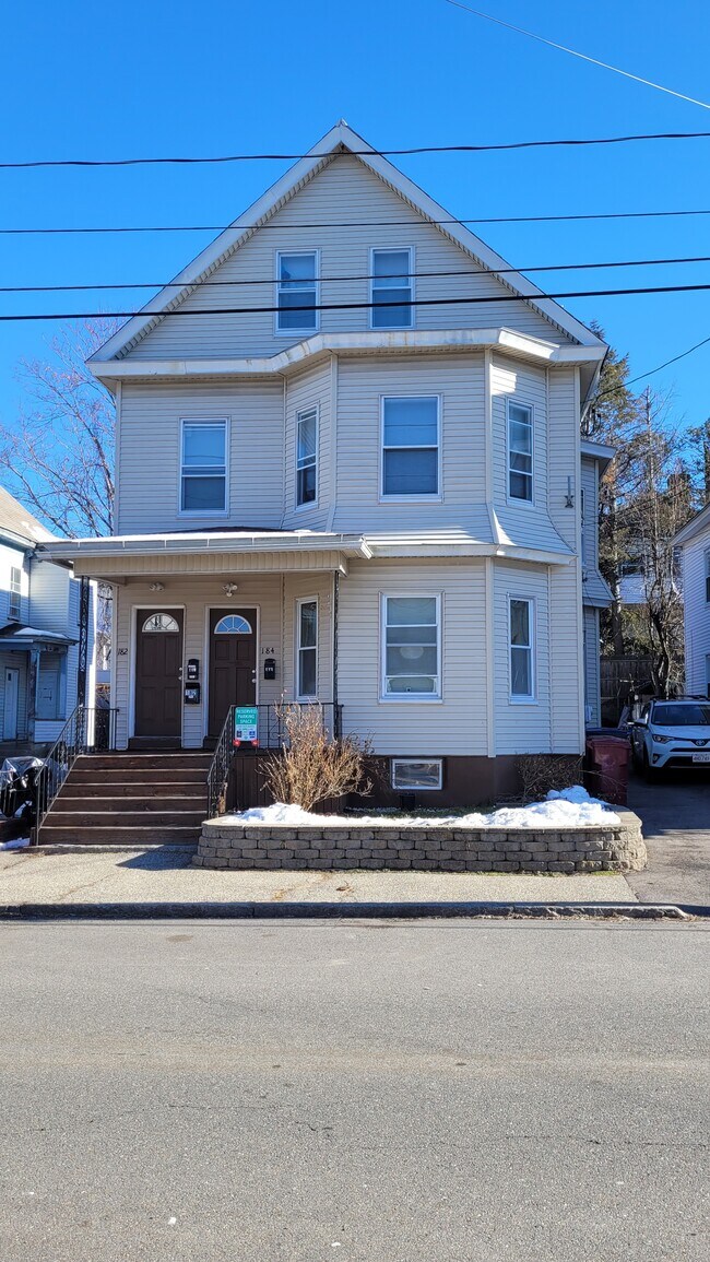 Building Photo - 182 Pleasant St