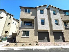Building Photo - 2662 Champagne Gold Ave