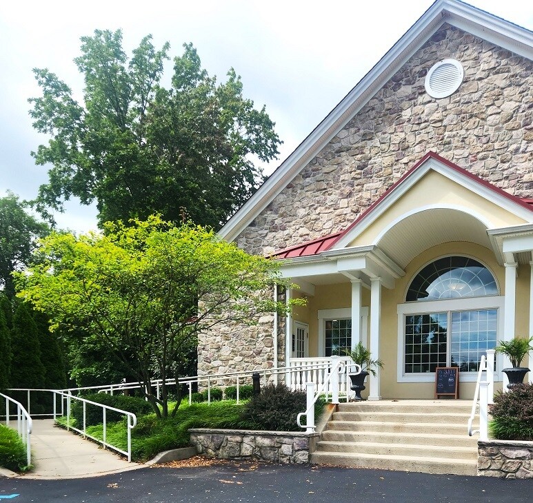 Buildinmg Front - 140 S Clinton St