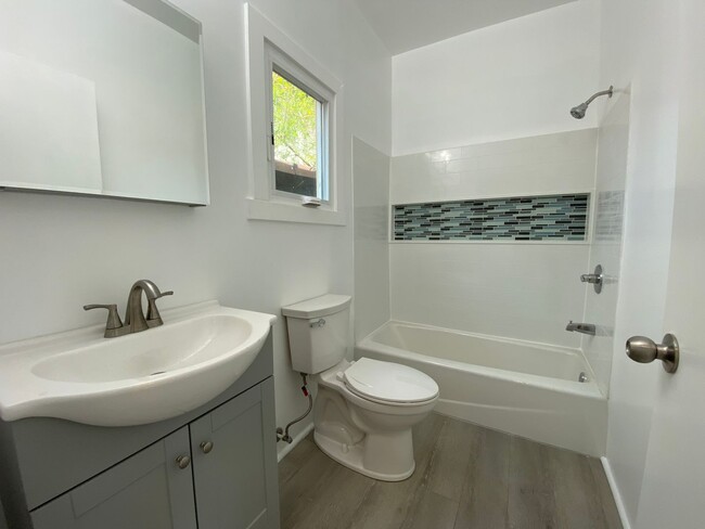Foto del edificio - 318 Belmont Ave