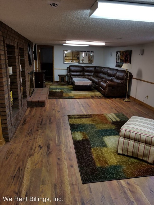 Building Photo - 1531 Parkhill Dr