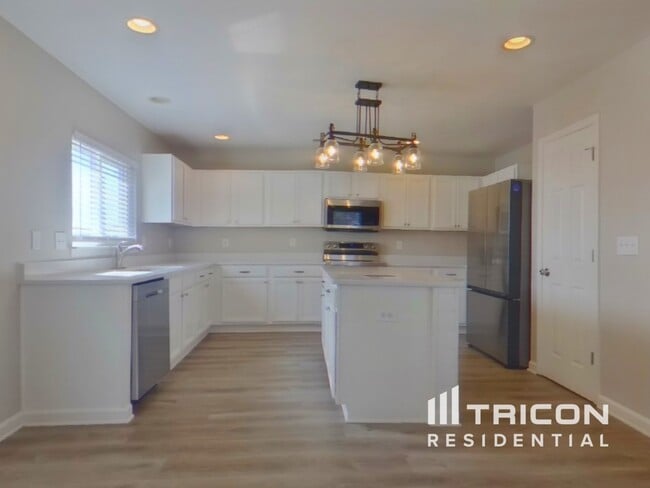 Building Photo - 379 Charter Oak Ct