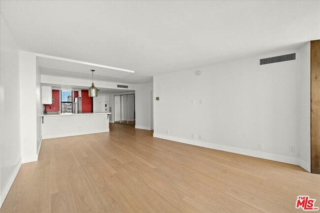 Building Photo - 4337 Marina City Dr