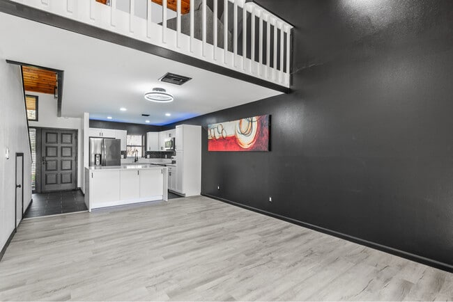 Foto del edificio - 50 Aspen Dr