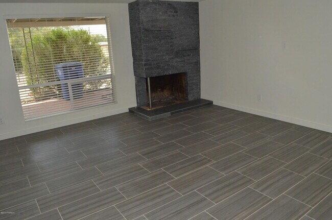 Foto del edificio - 614 N Medford Dr