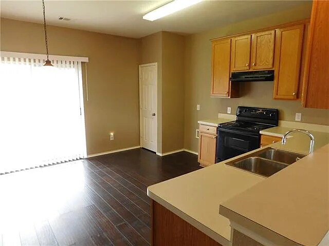 Building Photo - 333 Turquoise Dr