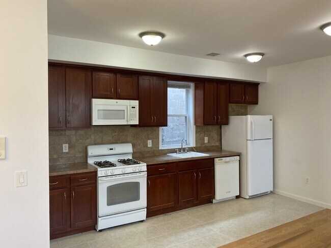 Building Photo - 31 W 47th St