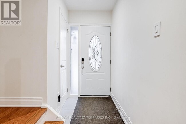 Building Photo - 2315 Bromsgrove Rd