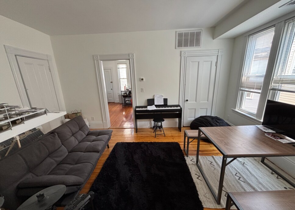 Foto principal - 1423 Cambridge St