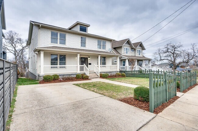 Building Photo - Charming & elegant 4BE/3.4BA home in the 1...