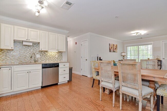 Foto del edificio - 24 Shayne Rd