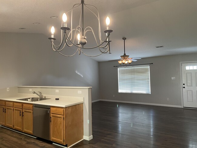 Foto del edificio - 512 Lejeune Dr