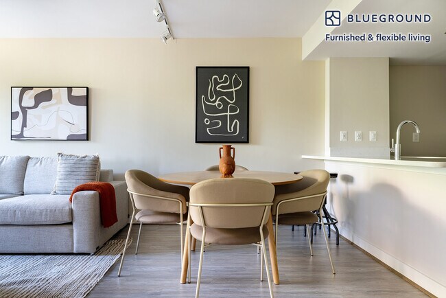 Foto del edificio - 1200 N Veitch St