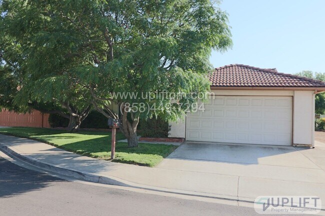 Foto del edificio - 3 Bed, 2 Bath Home w/ Central HVAC, 2 Car ...