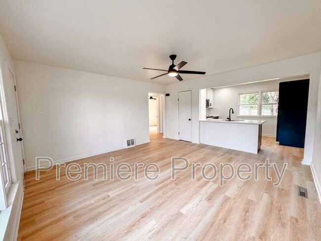 Foto del edificio - 6320 Willow Ave