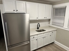 Building Photo - 1083 Main St Building Photo - 1083 Main St