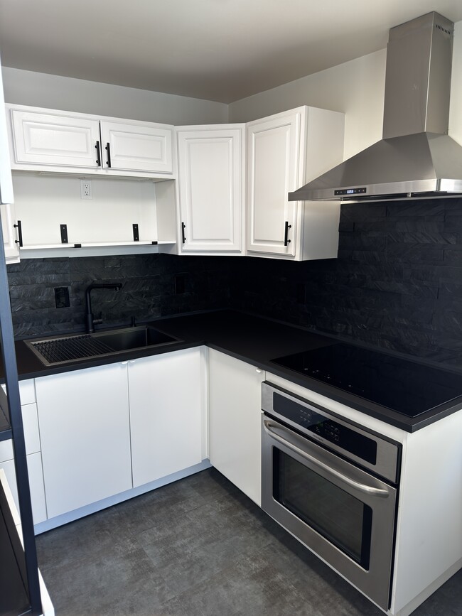 Building Photo - 1215 NE 79th Ave