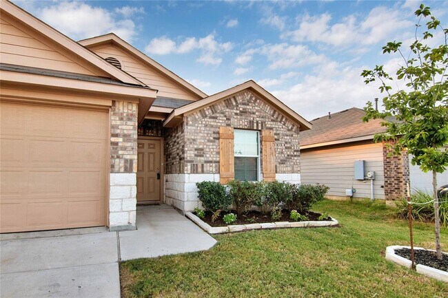 Building Photo - 704 Red Tails Dr
