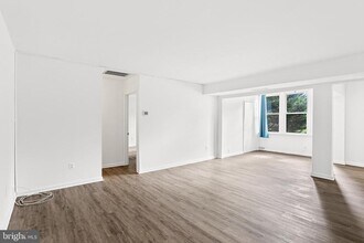 Building Photo - 9629 White Acre Rd