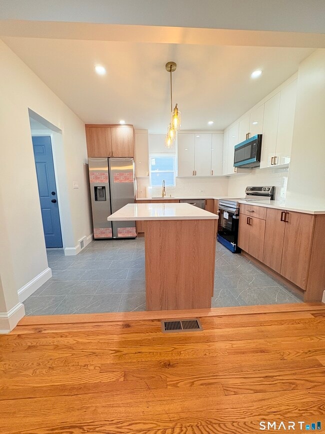 Foto del edificio - 172 Swanson Ave