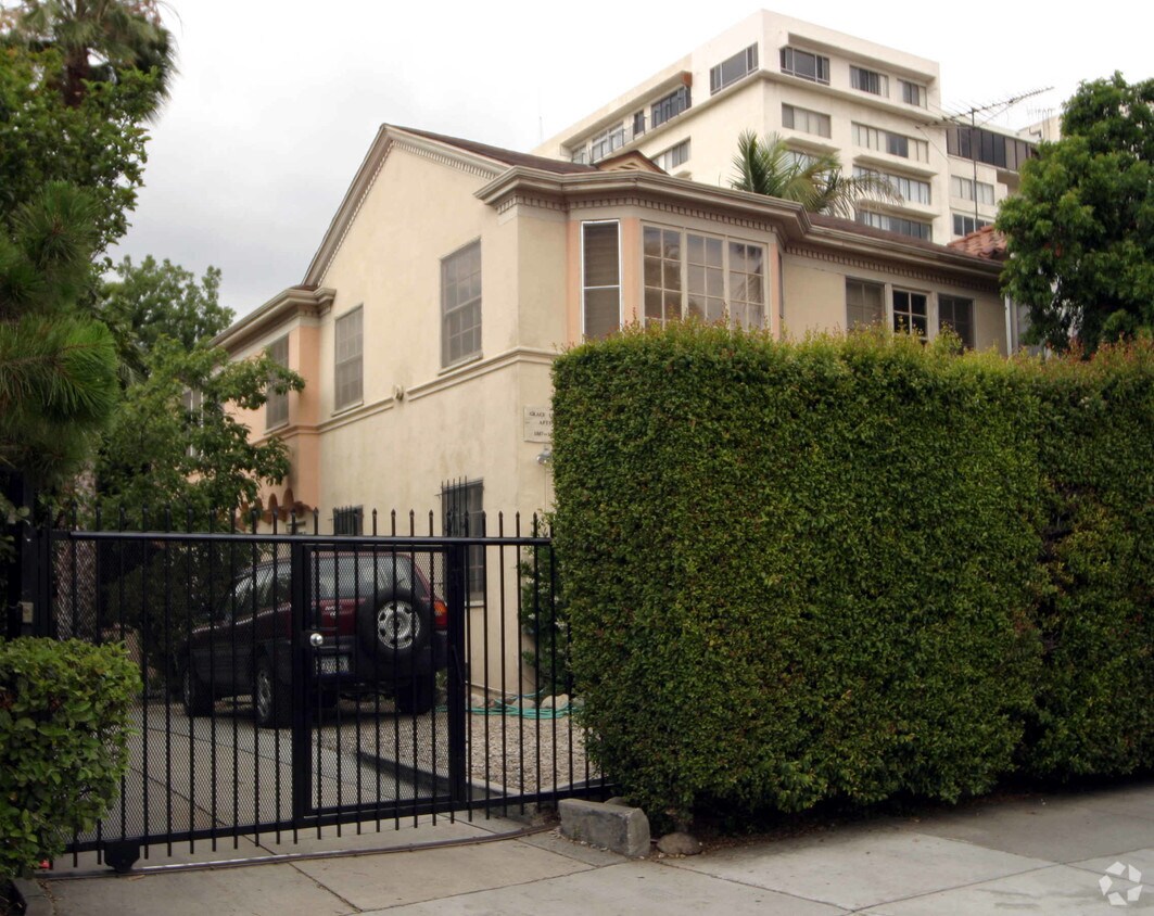 Building Photo - 1807-1811 Grace Ave