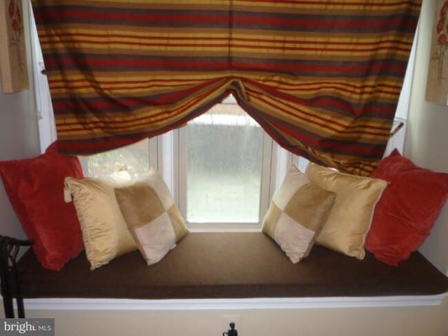 Building Photo - 2540 Fairfax Dr