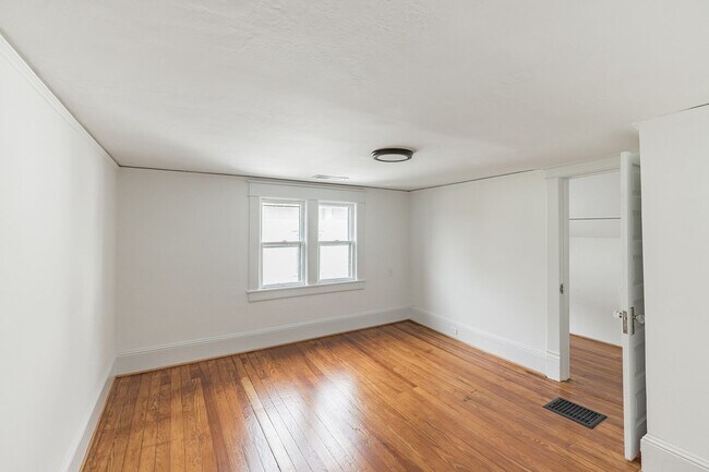 Foto del edificio - 409 W 1st St